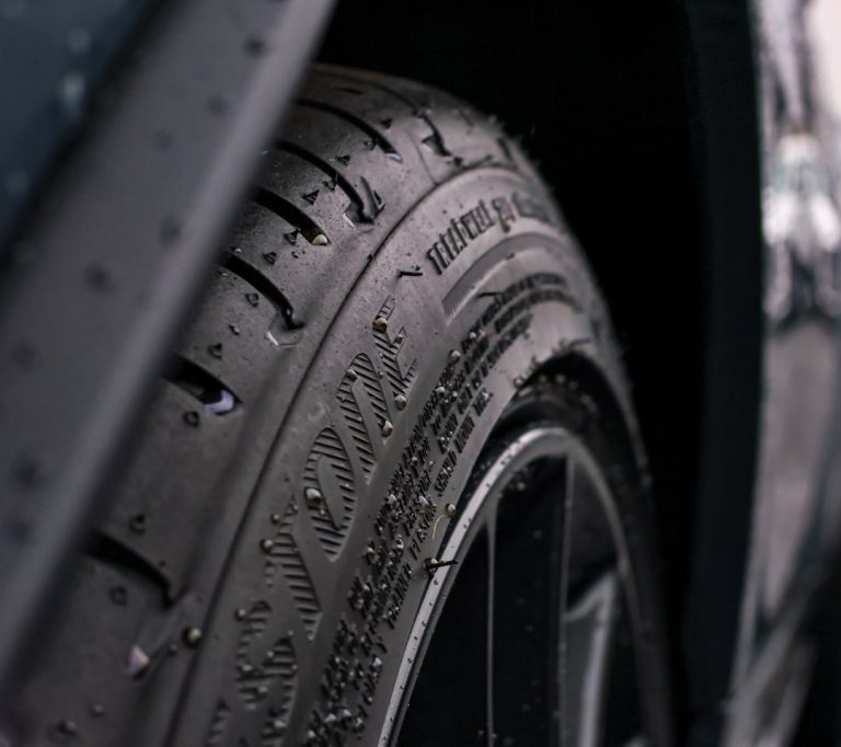 garage remplacement de pneus six fours